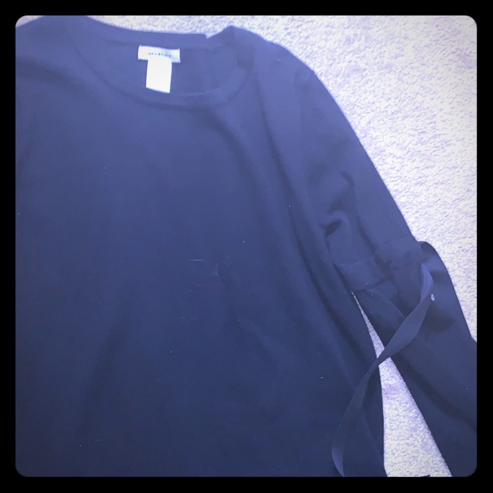 Black tie sleeve shirt